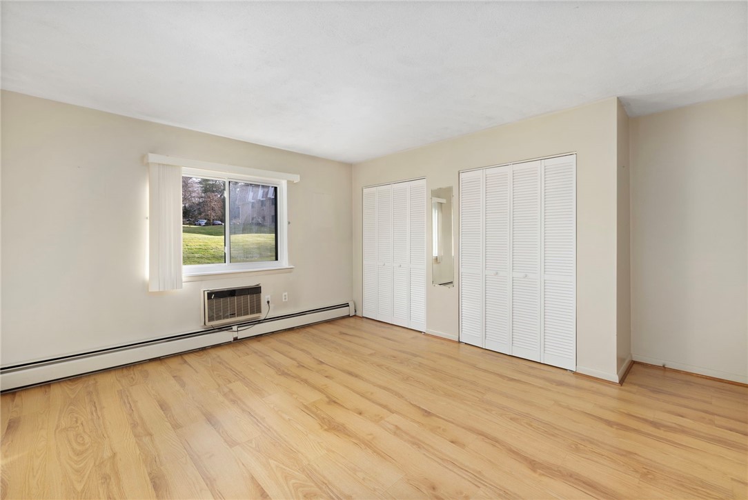 750 Quaker Lane B101