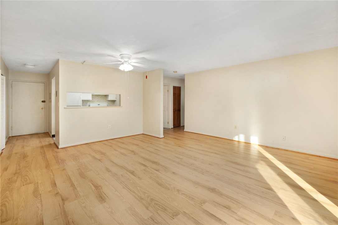 750 Quaker Lane B101