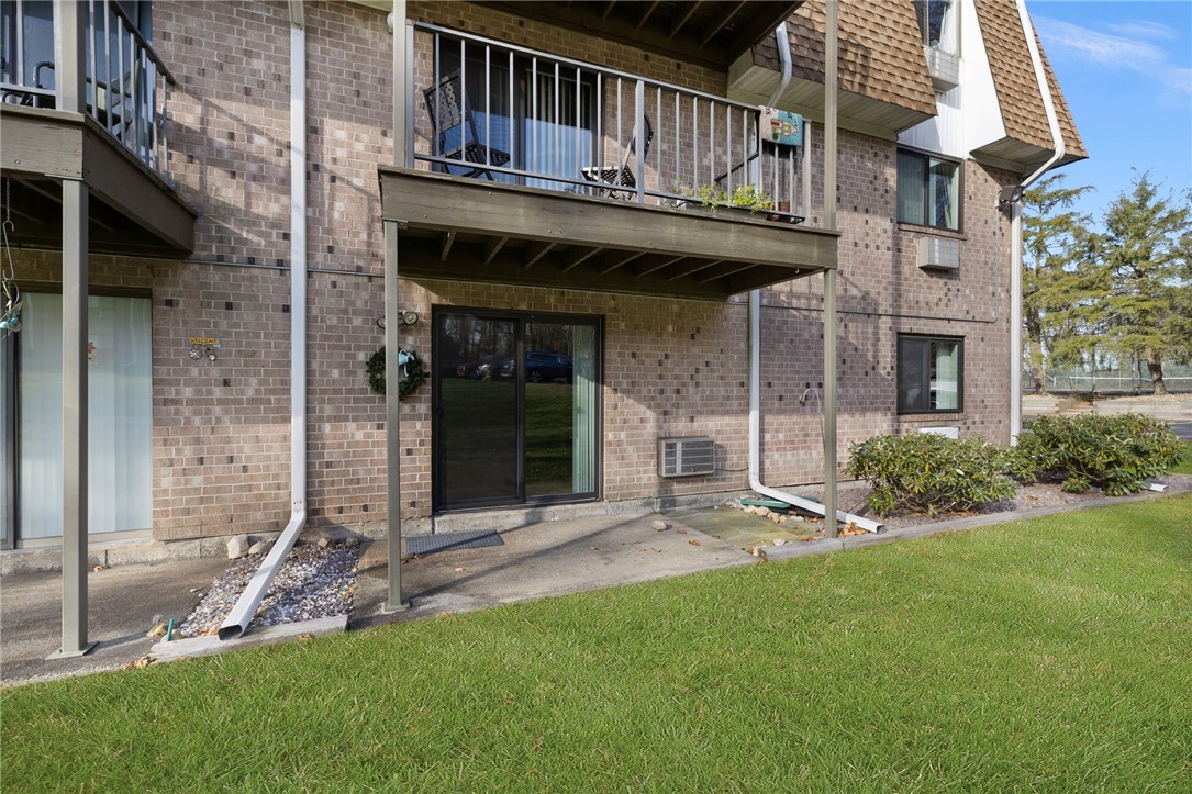 750 Quaker Lane B101