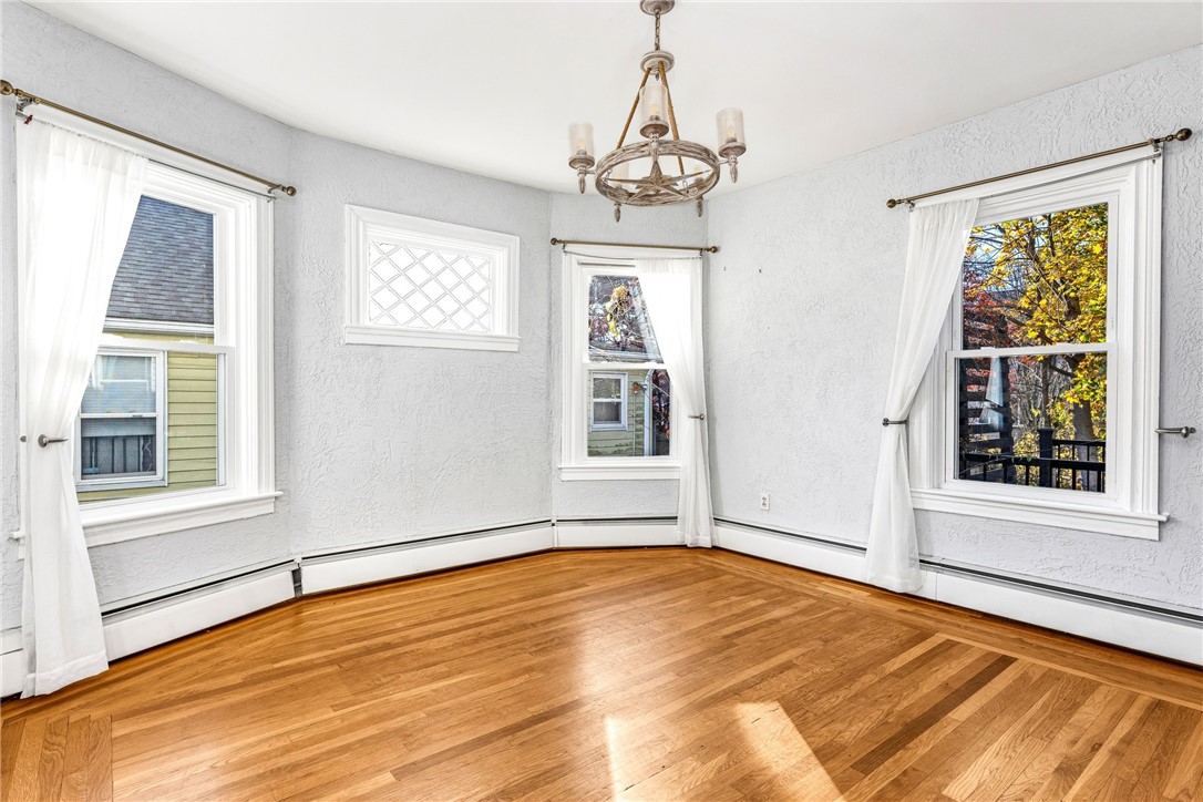 12 Lookout Avenue