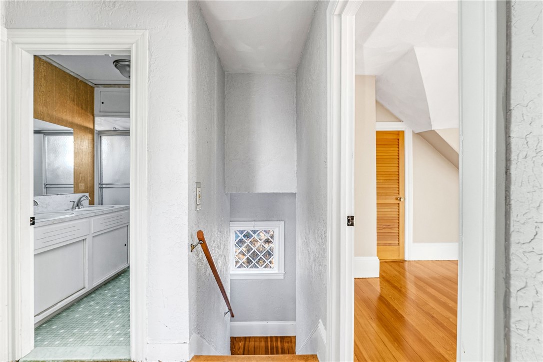 12 Lookout Avenue
