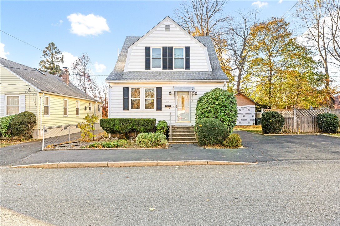 12 Lookout Avenue