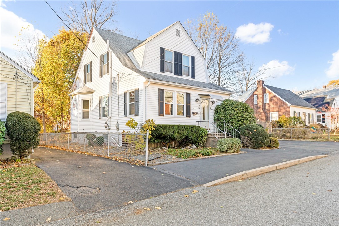 12 Lookout Avenue