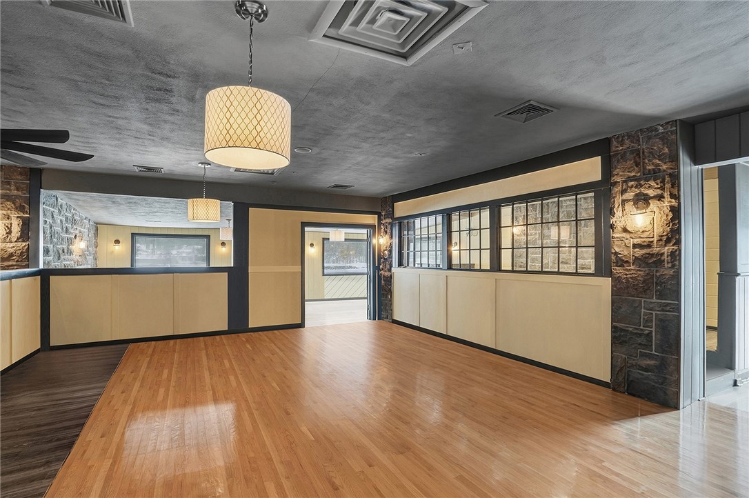 332 Farnum Pike