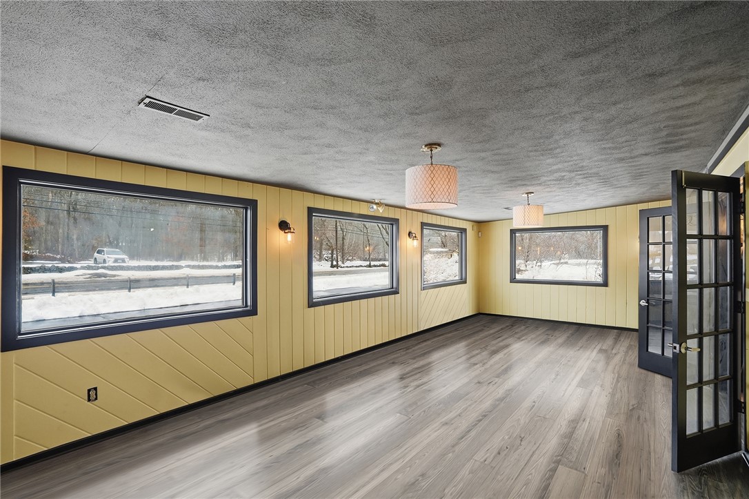 332 Farnum Pike