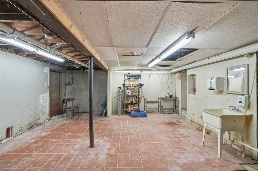 332 Farnum Pike