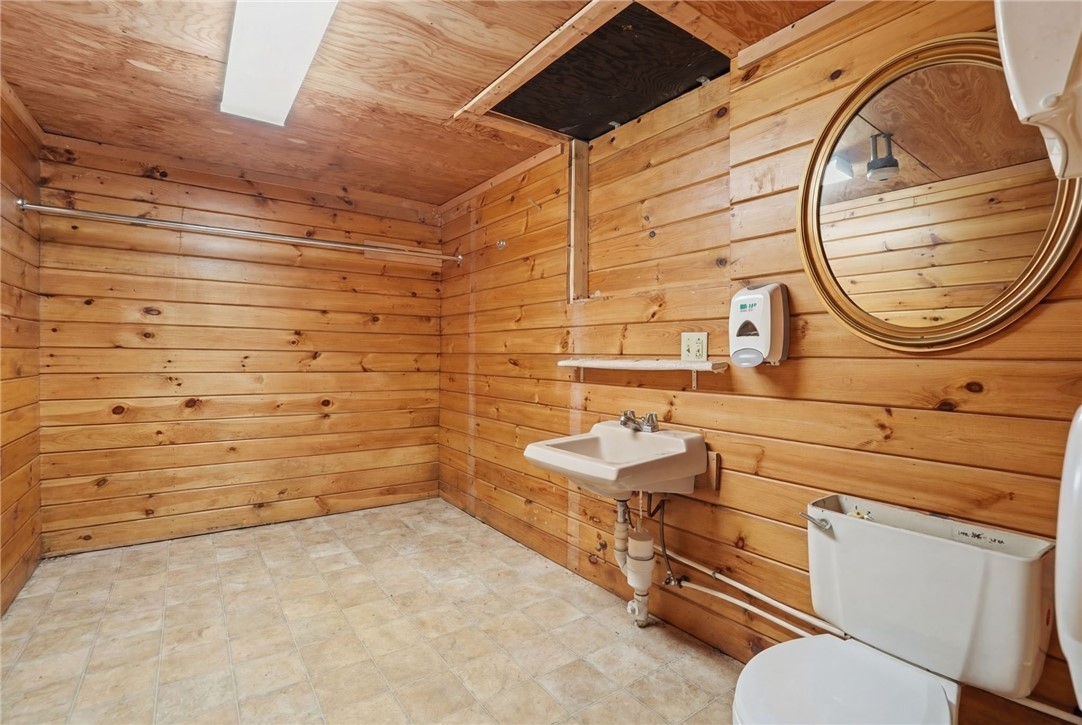 332 Farnum Pike