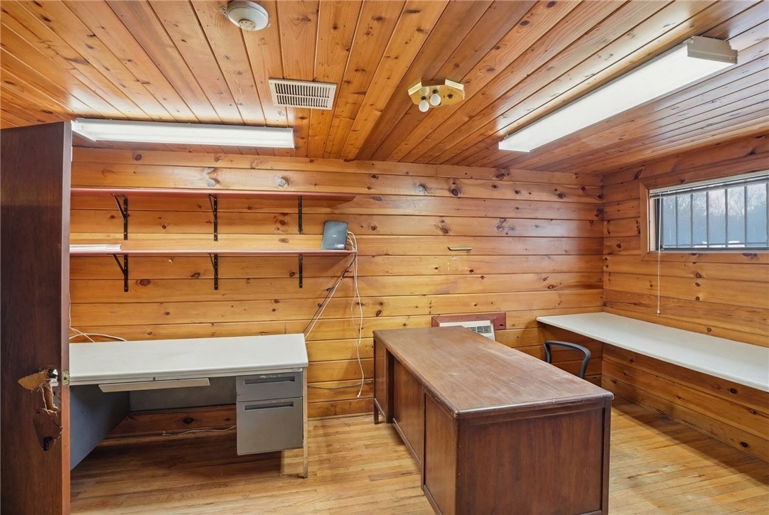 332 Farnum Pike