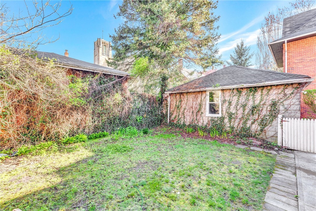 90 University Avenue