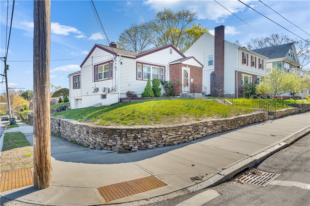 90 Woodbine Street