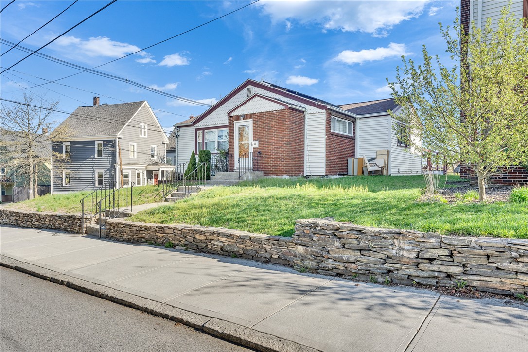 90 Woodbine Street