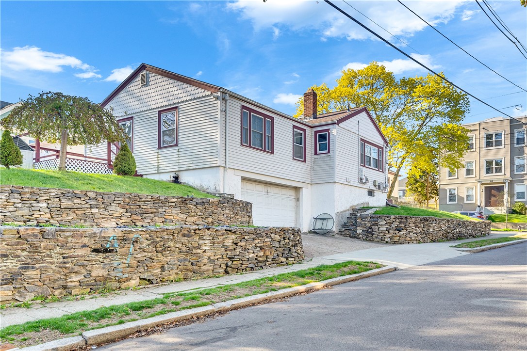 90 Woodbine Street