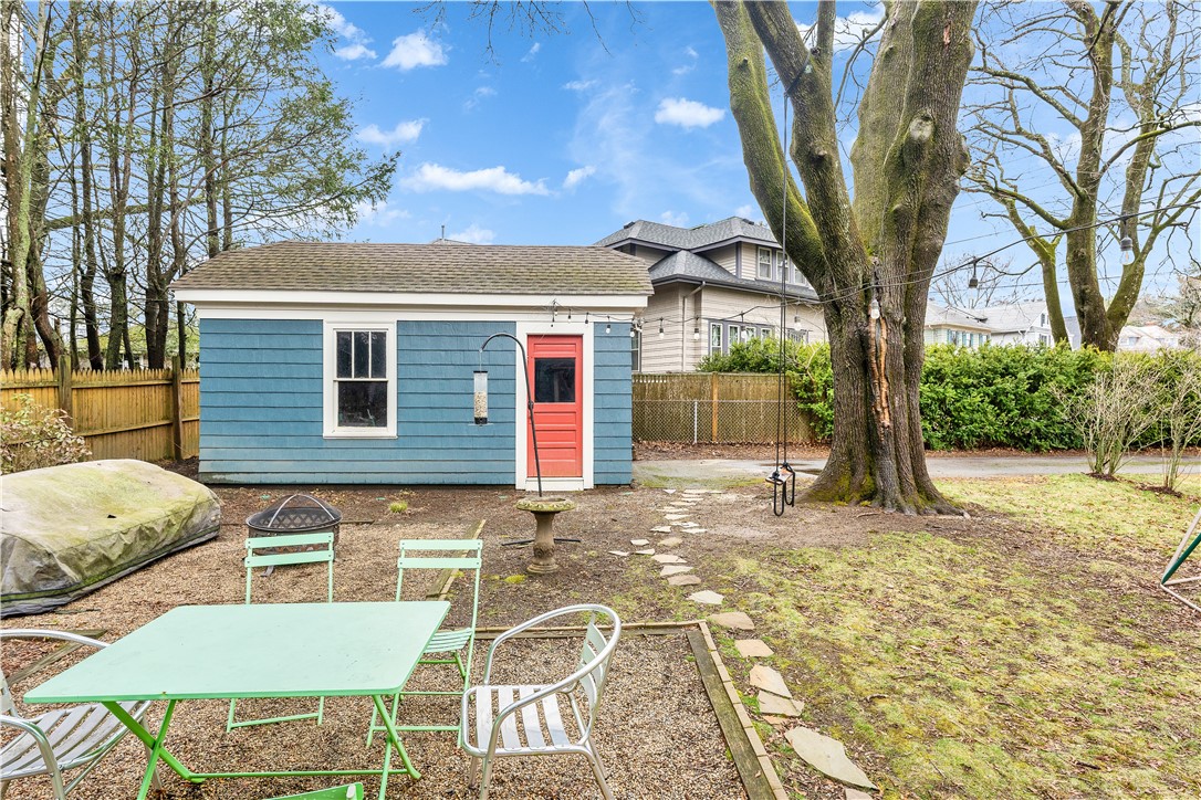 100 Oak Hill Avenue