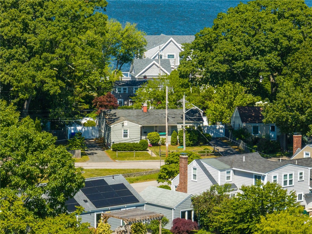 905 Bullocks Point Avenue