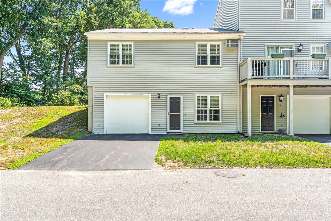 565 Quaker Lane 122