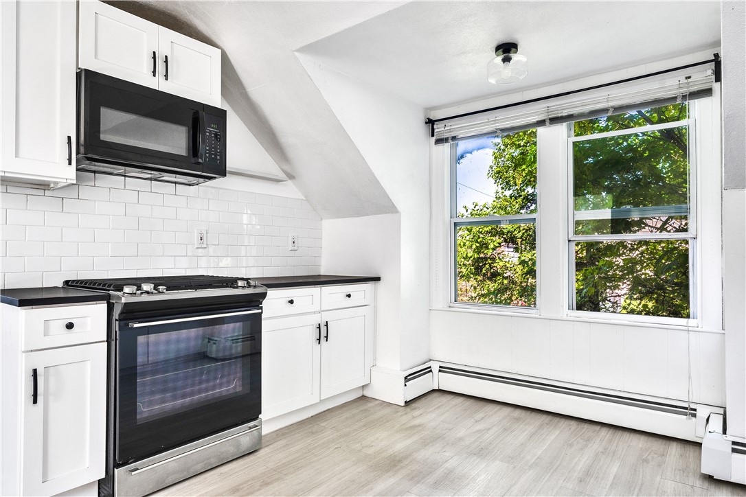86 Woodward Avenue 2