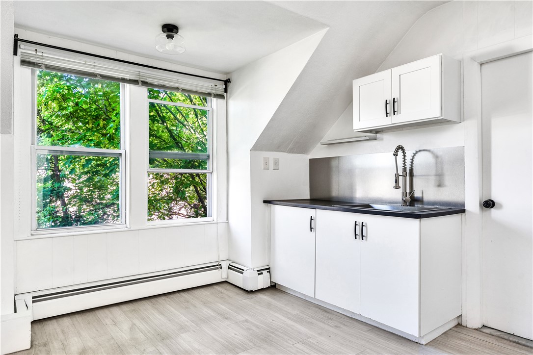86 Woodward Avenue 2