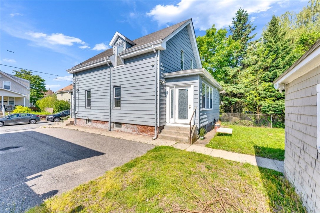 86 Woodward Avenue 2