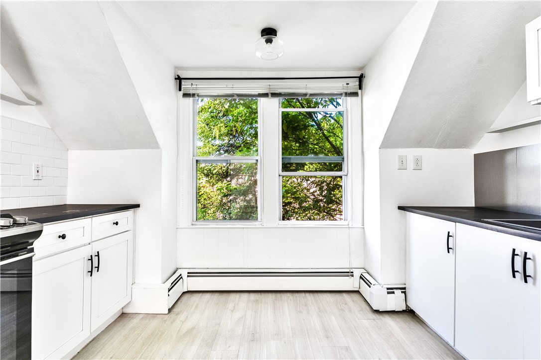 86 Woodward Avenue 2