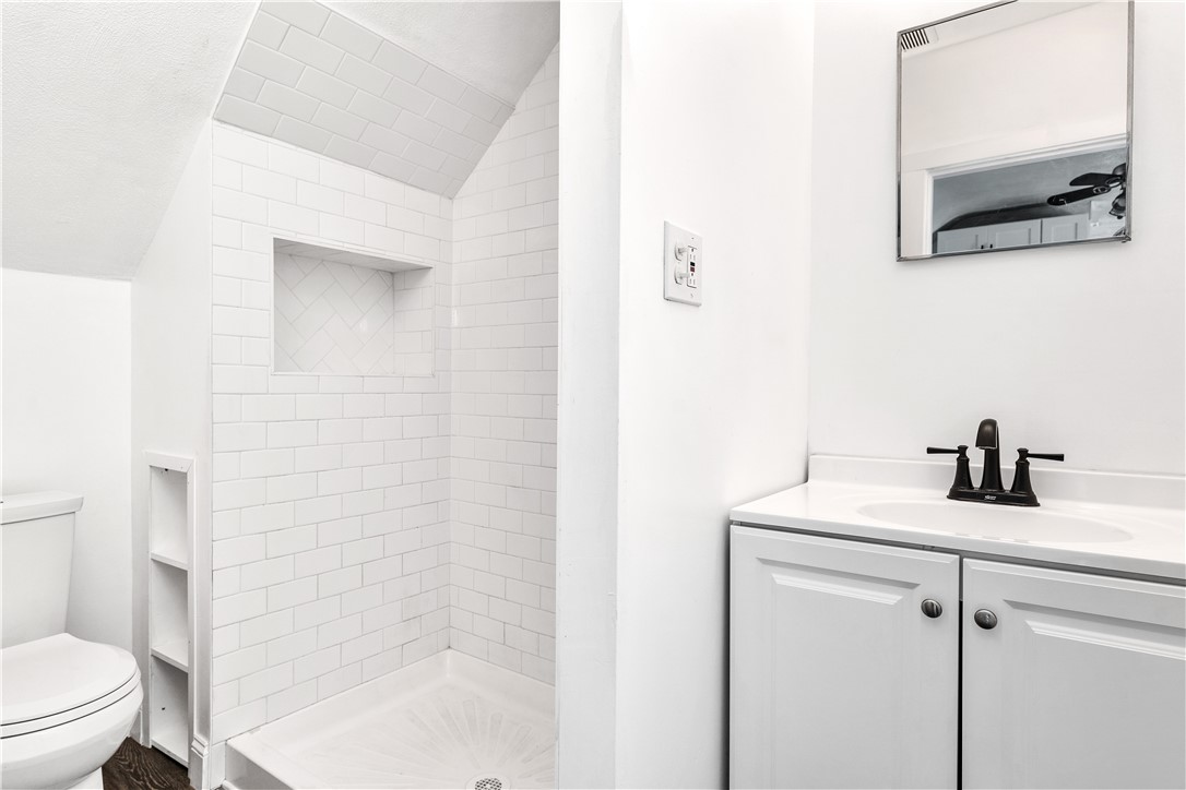 86 Woodward Avenue 2
