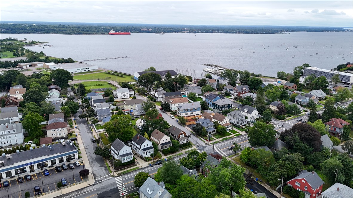 1059 Narragansett Boulevard