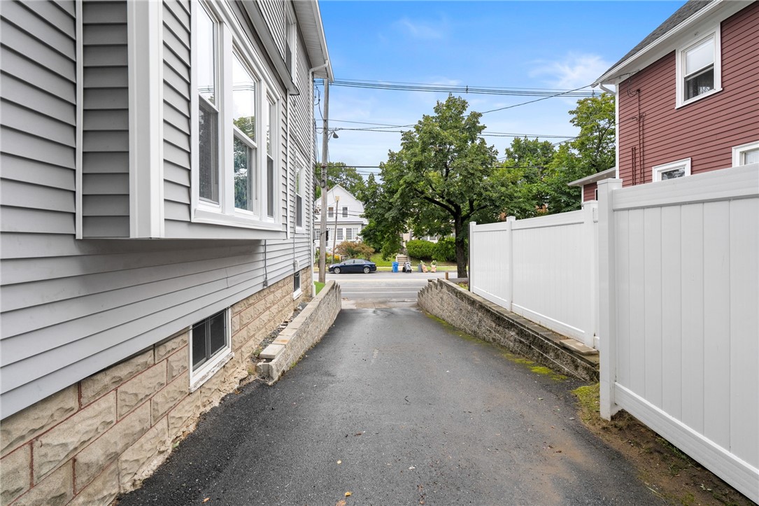 1059 Narragansett Boulevard