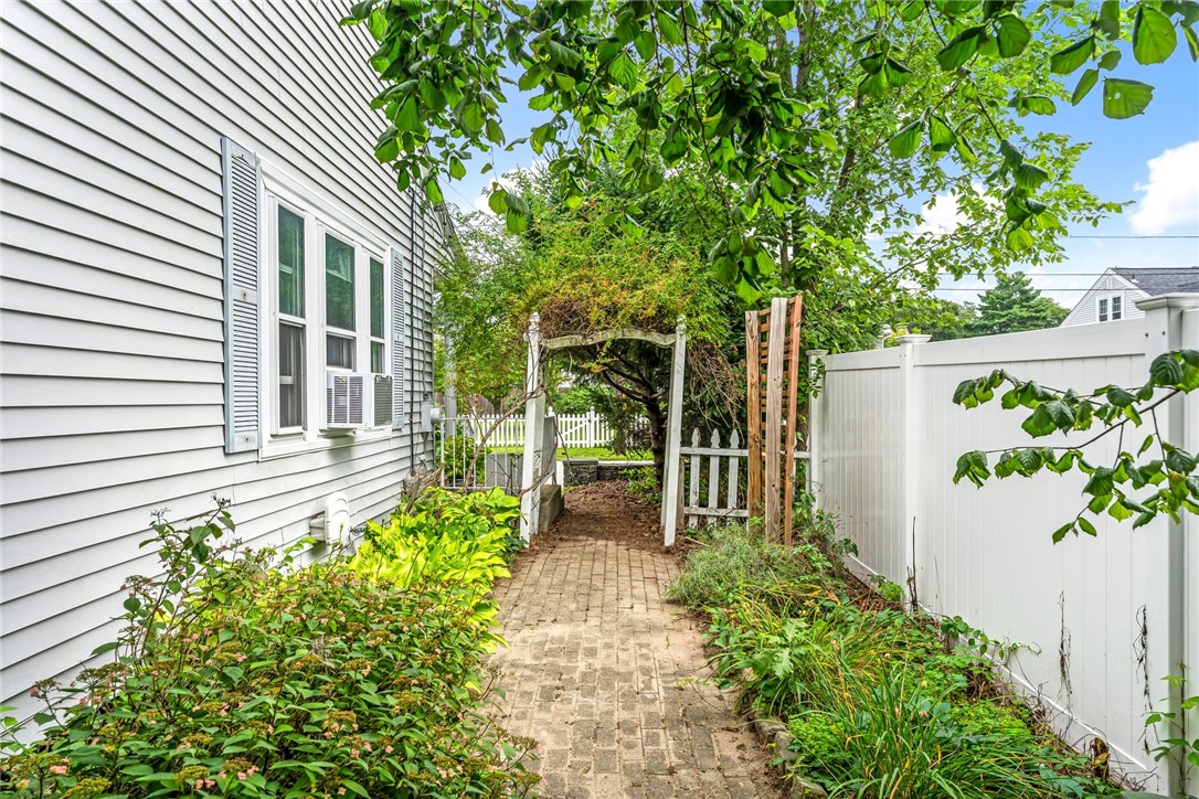 32 Benbridge Avenue
