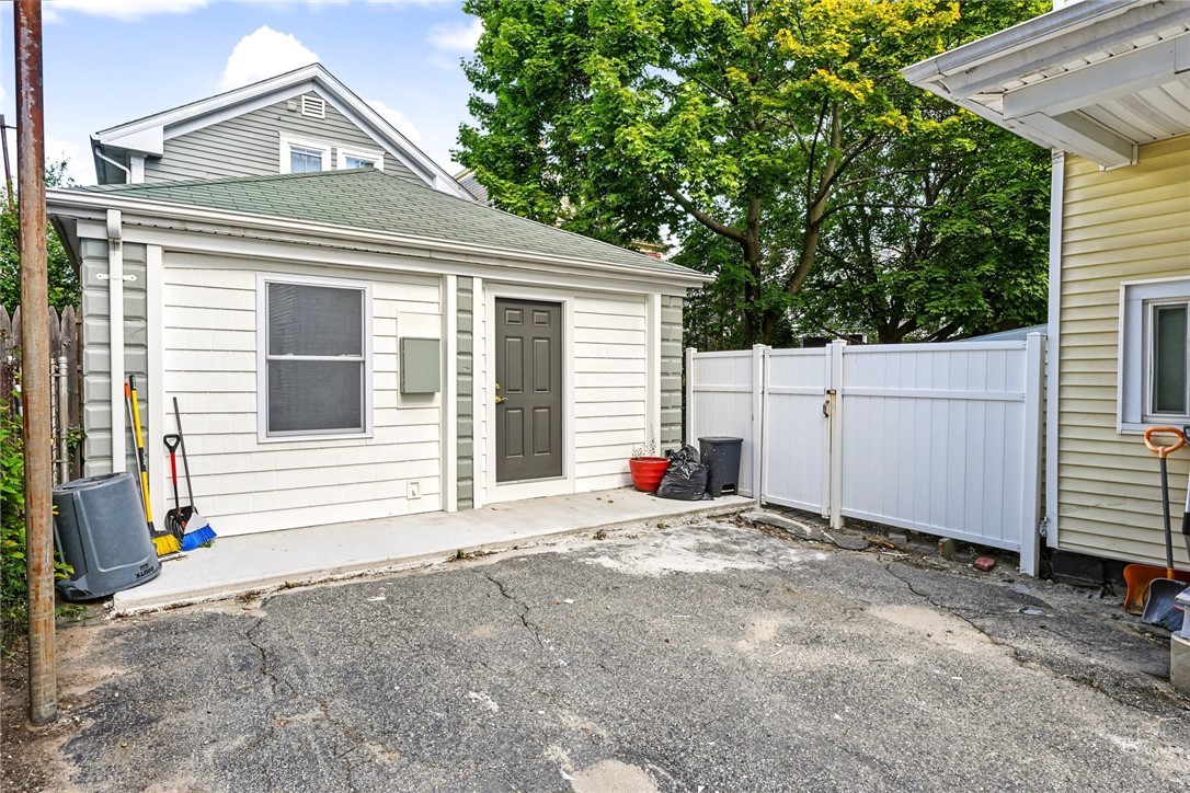 211 Carpenter Street