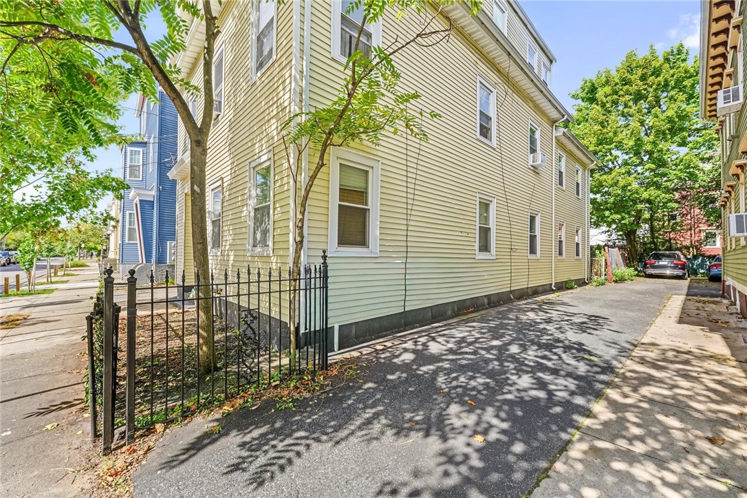 211 Carpenter Street
