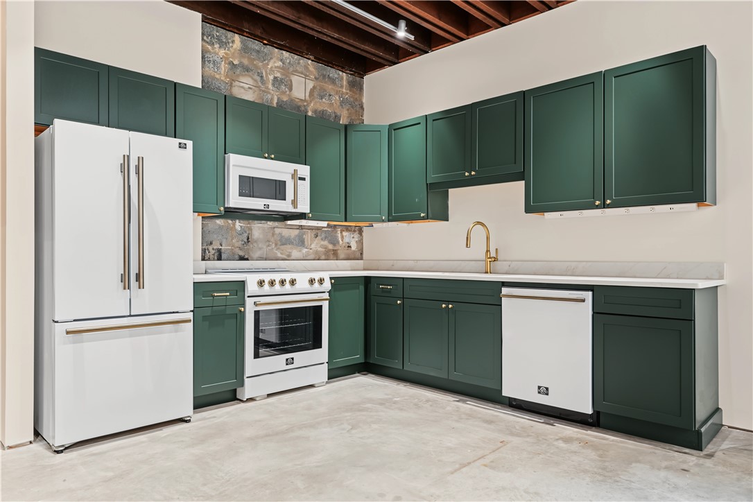 905 North Main Street 102