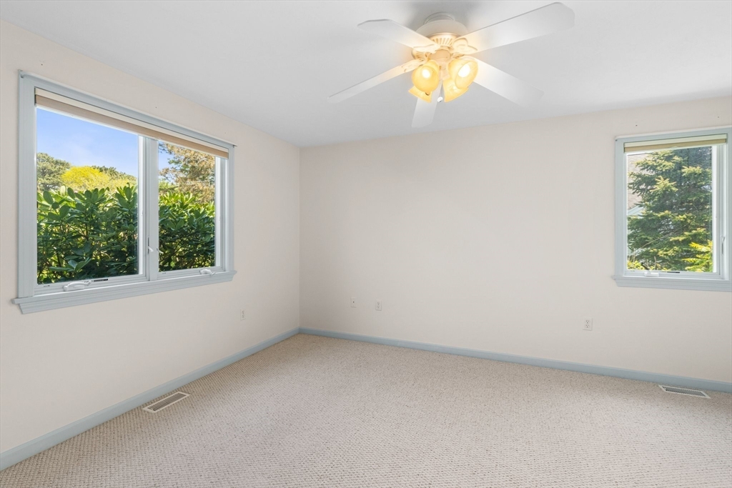 11 Bonwood Dr # 11