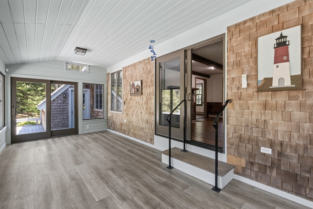 8 Village Dr