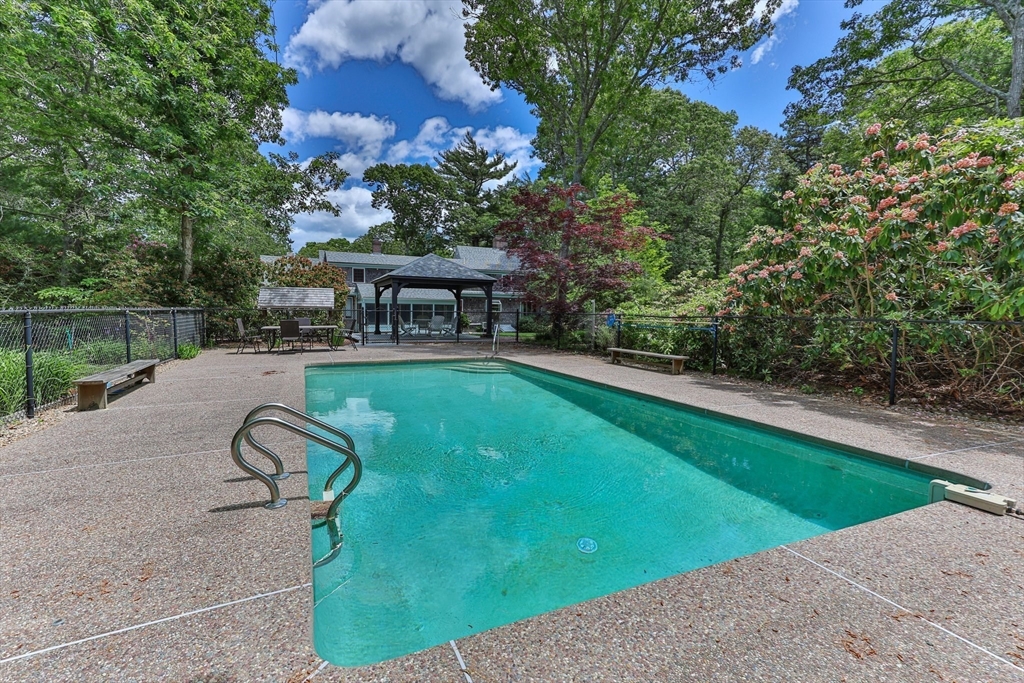 8 Village Dr