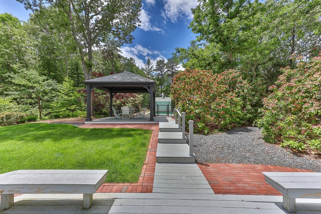 8 Village Dr