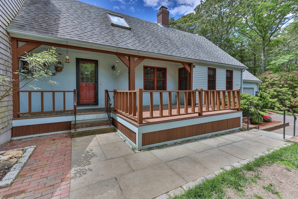 8 Village Dr