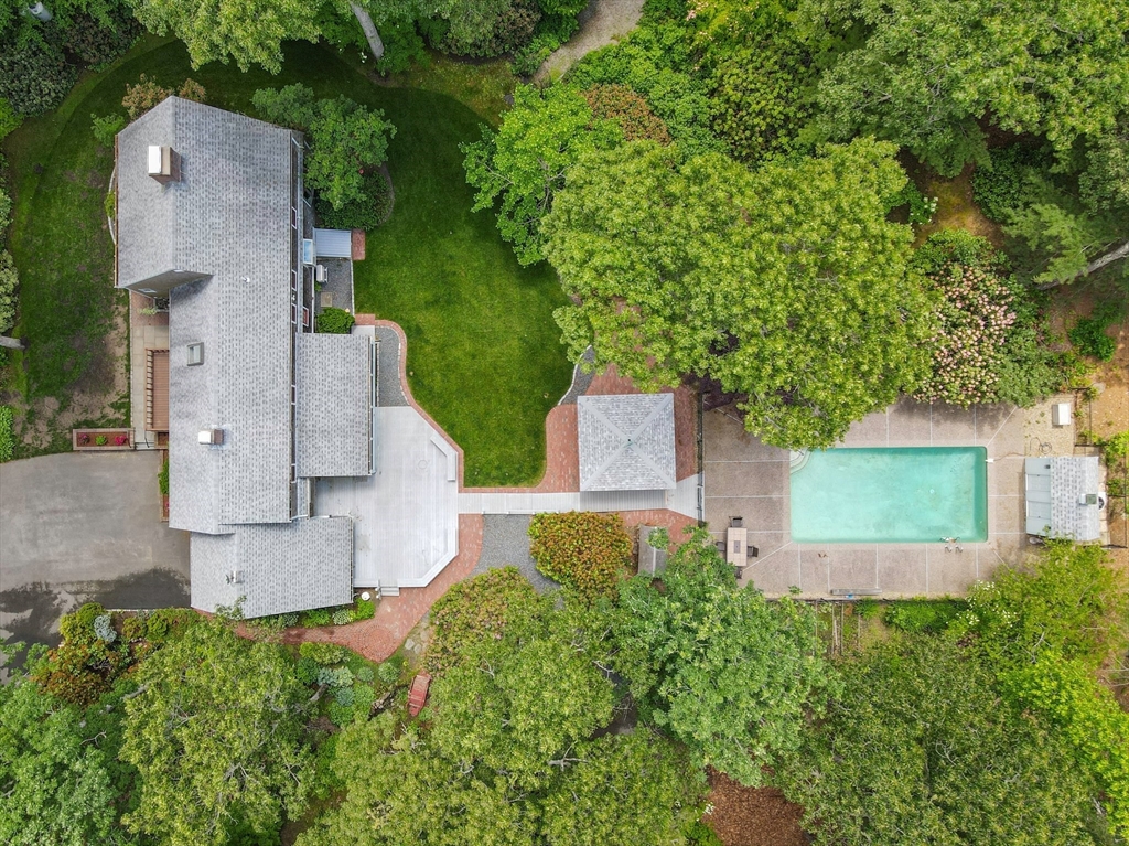 8 Village Dr