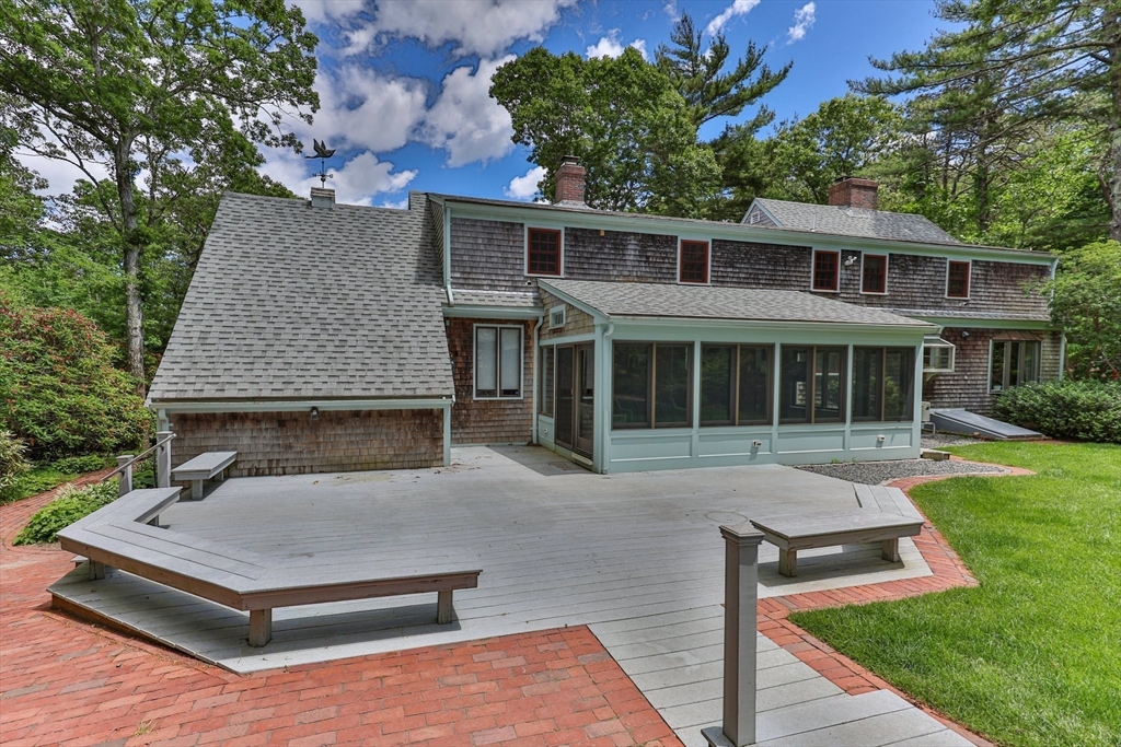 8 Village Dr