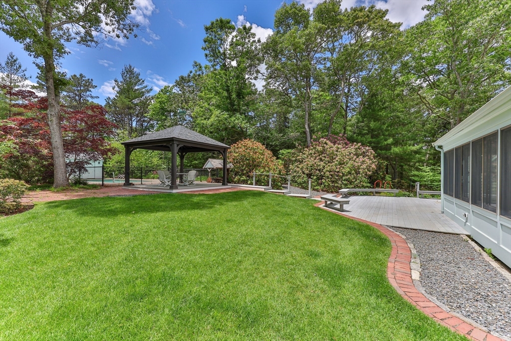 8 Village Dr