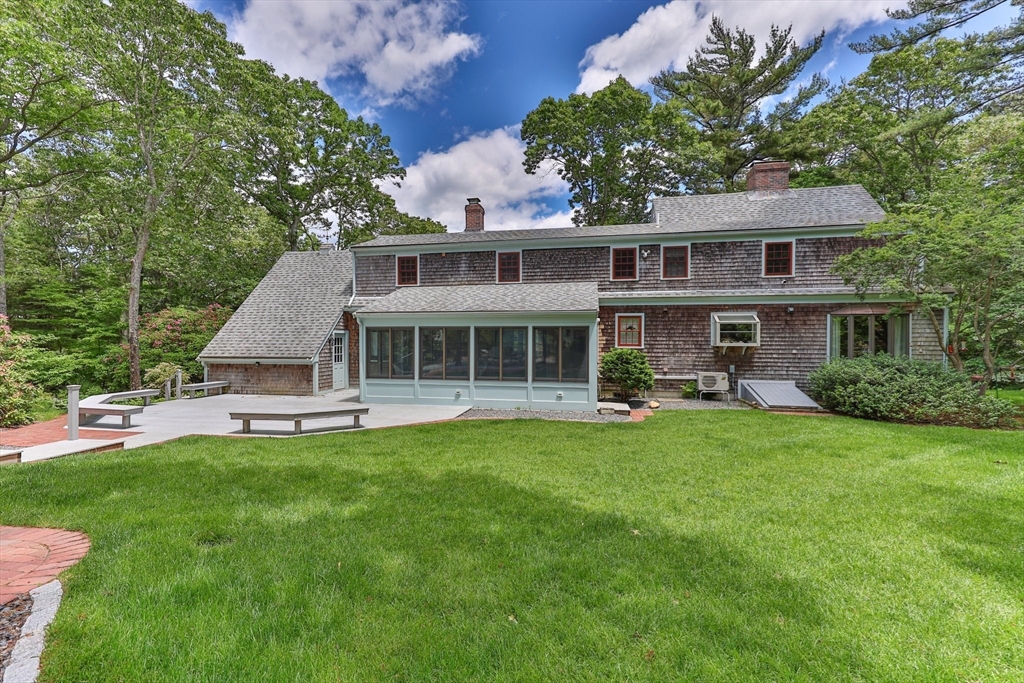 8 Village Dr