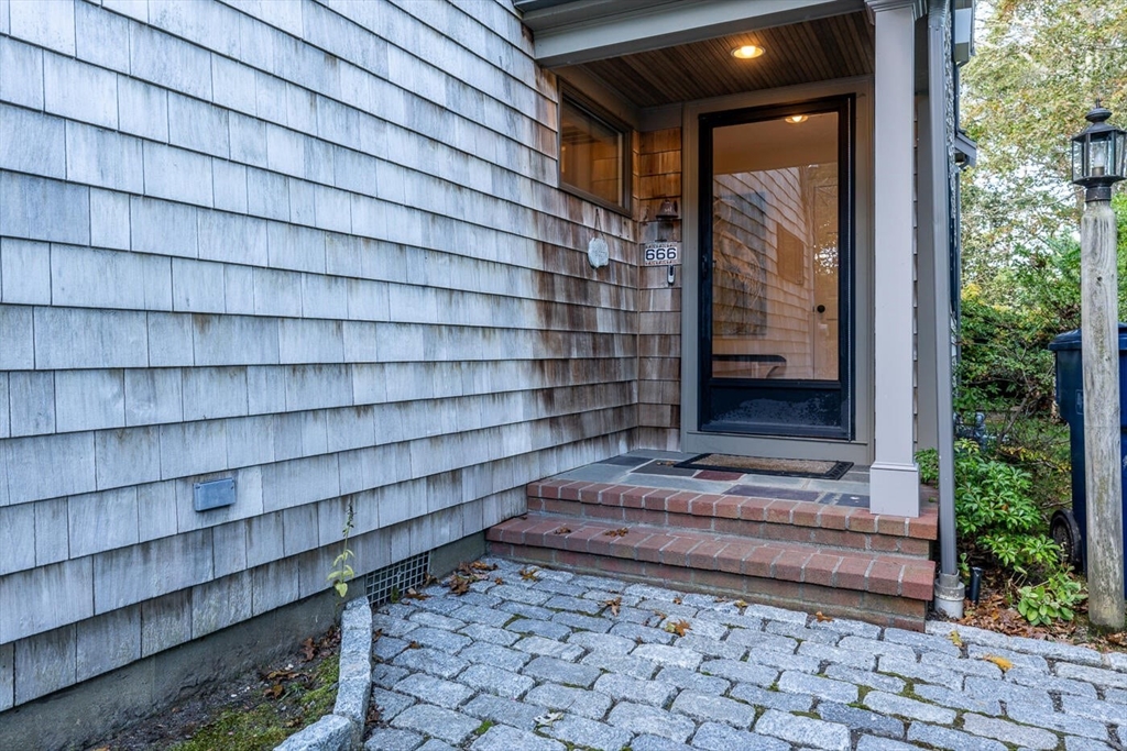 666 Craigville Beach Rd