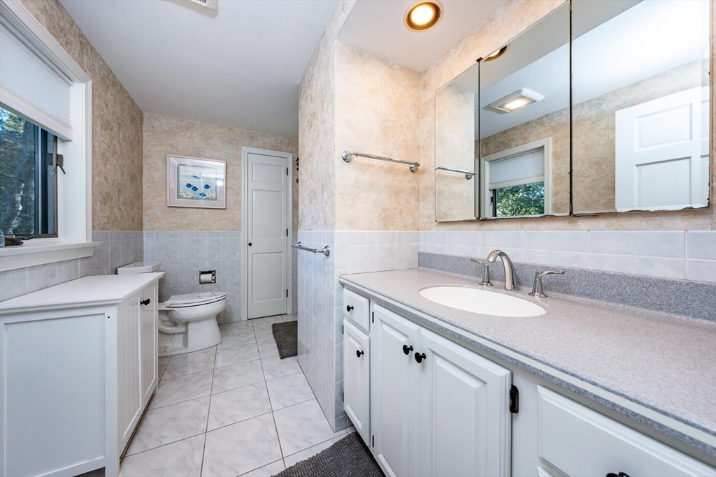 666 Craigville Beach Rd