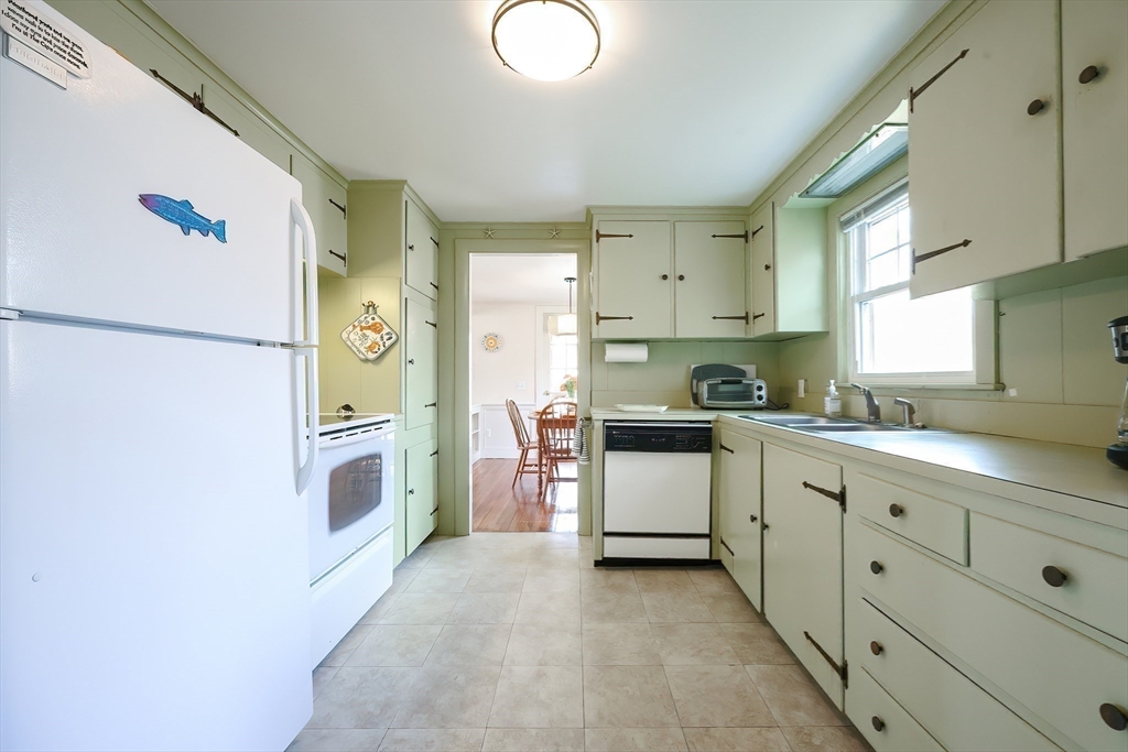 3 Newcomb Dr