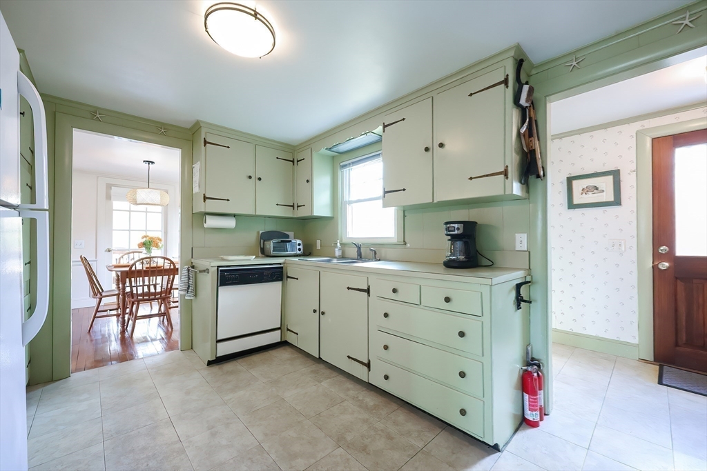 3 Newcomb Dr