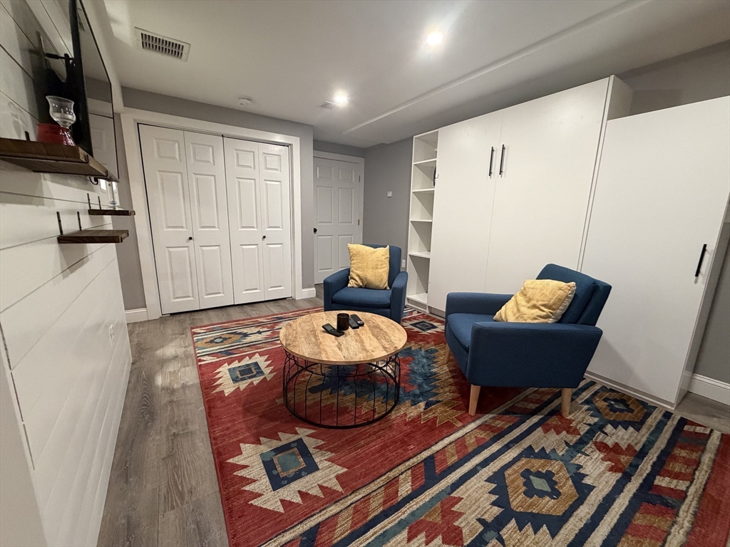 1 Park Rd # 1