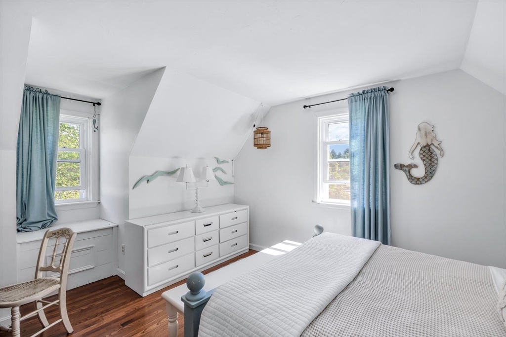 7 Fernwood Ave