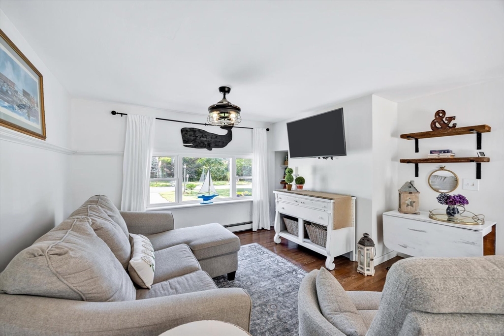 7 Fernwood Ave