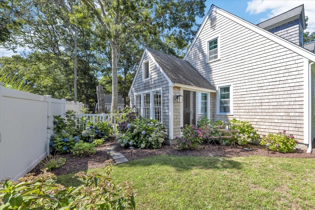 7 Fernwood Ave