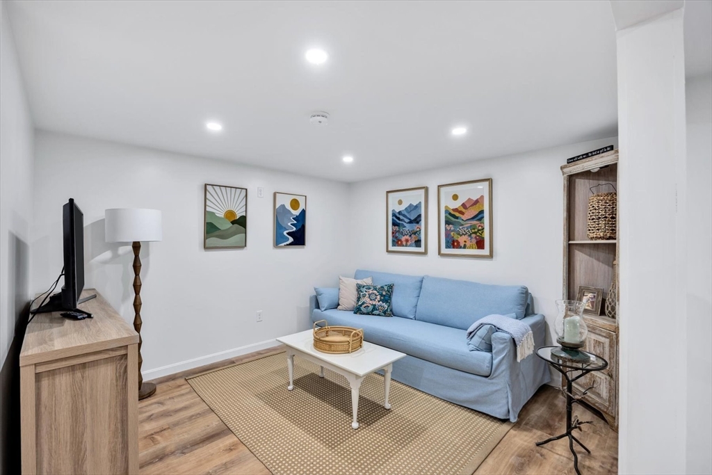 7 Fernwood Ave