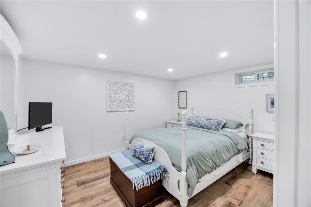 7 Fernwood Ave