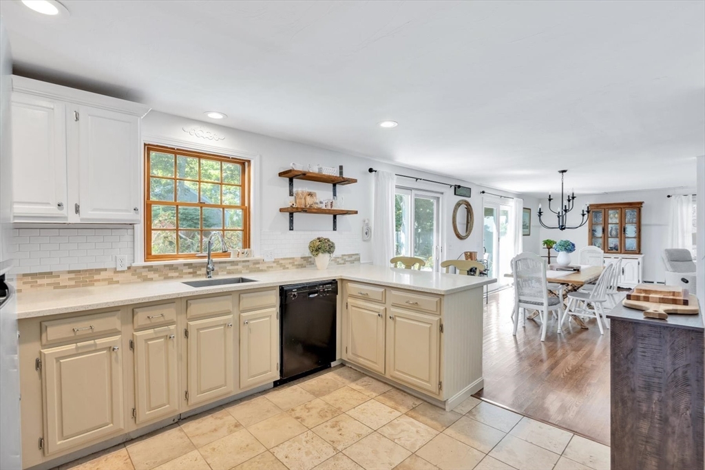 7 Fernwood Ave